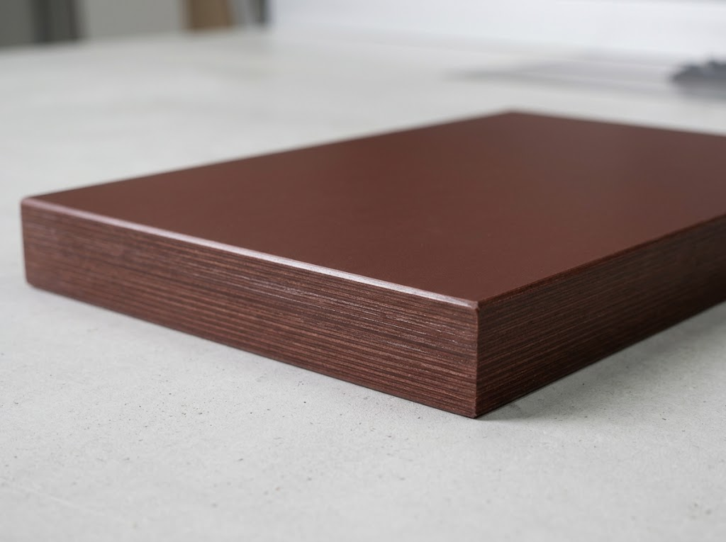 Kelebihan Phenolic Board sebagai Material Tahan Air dan Api
