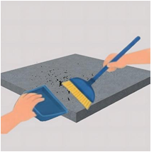 Pastikan seluruh permukaan dak beton bersih dan kering dari debu, kerikil, minyak, serta air. Apabila terdapat retak rambut, tutup terlebih dahulu menggunakan semen instan atau sealant hingga permukaan rata.