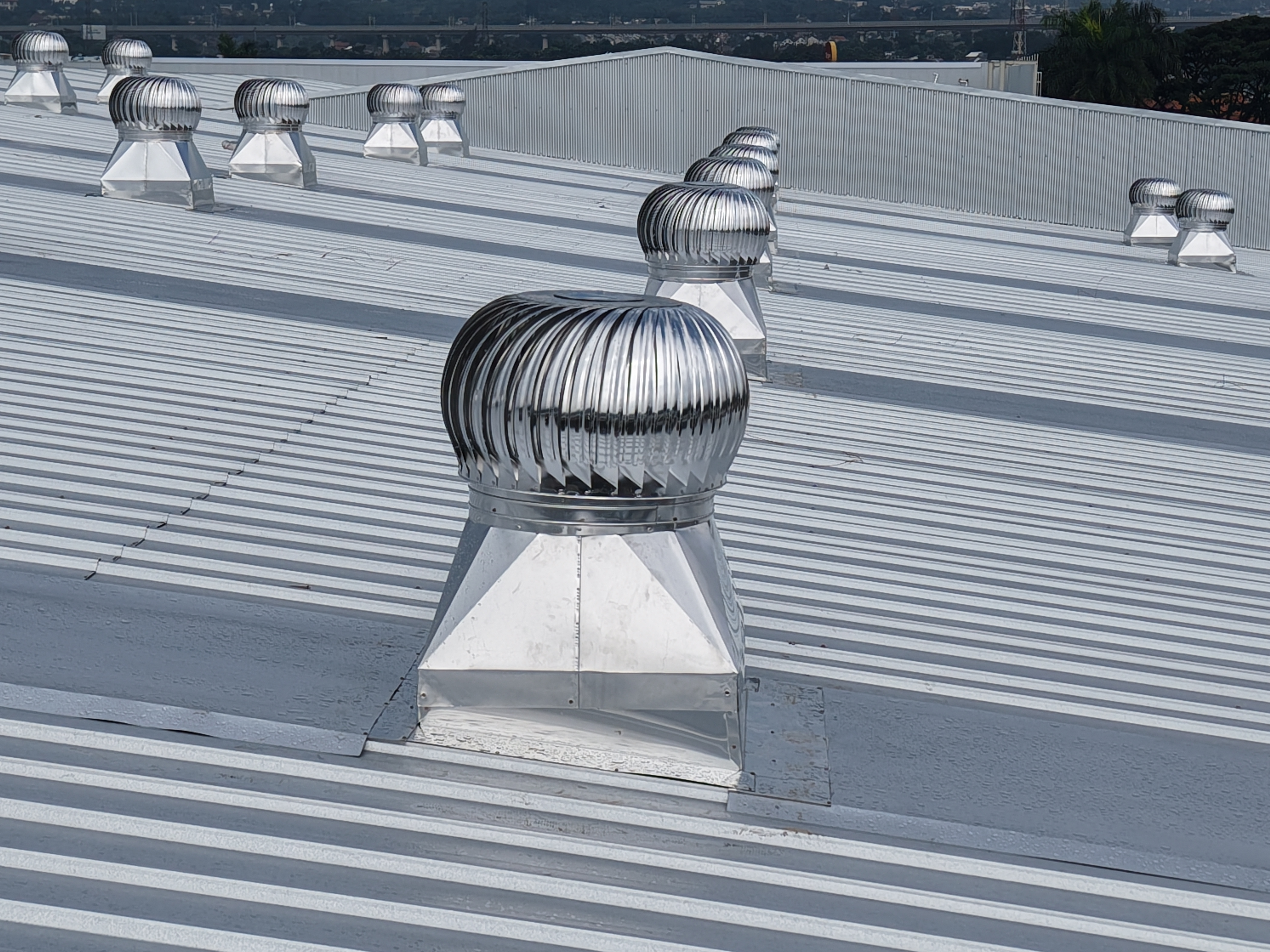 Turbine Ventilator vs. Exhaust Fan: Which Is Better for Your Building?