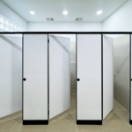 Phenolic Board untuk Kubikal Toilet: Kenapa Banyak Digunakan pada Bangunan Komersial? Phenolic Board untuk Kubikal Toilet: Kenapa Banyak Digunakan pada Bangunan Komersial?